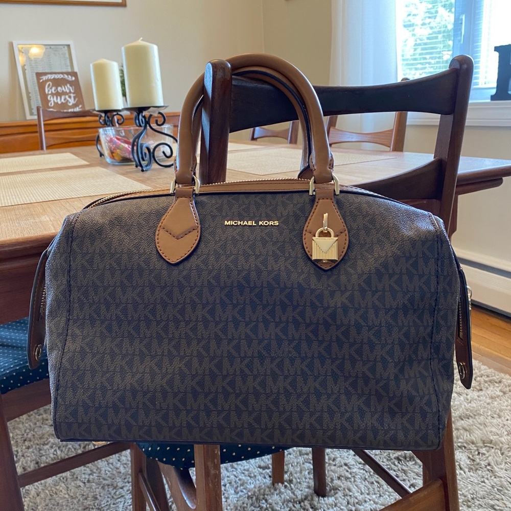 Michael Kors Logo Large Grayson Satchel w/ crossbody strap
EUC